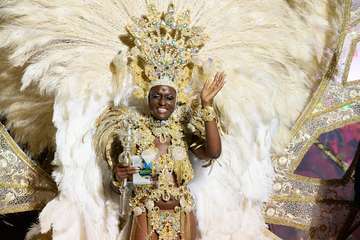 El diseñador teldense Nauzet Afonso vuela con éxito en el Carnaval capitalino (Foto TA)